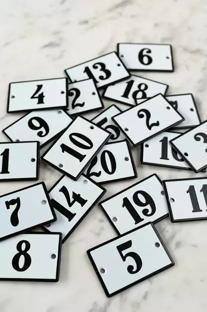 Emalikylttisarja, 6 x 4 cm - Emaliset numerokilvet, pienet - 946-085-85 - 1