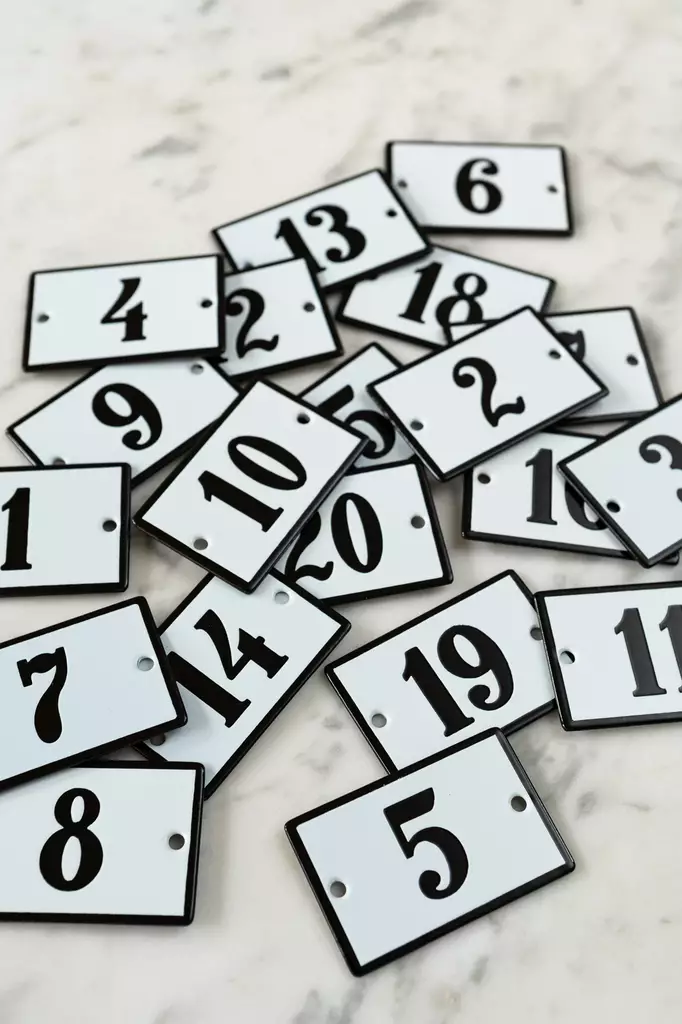 Emalikylttisarja, 6 x 4 cm - Emaliset numerokilvet, pienet - 946-085-85 - 1