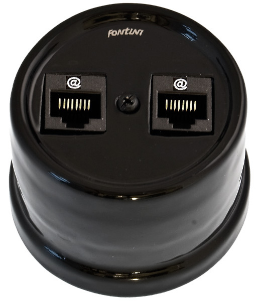 Data ja data, suojattu - Mustat posliinipistorasiat - 517-004-56 - 1