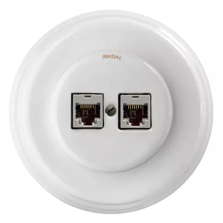 Data ja data, suojattu - Valkoiset posliinipistorasiat - 517-026-7 - 1